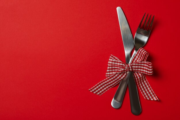 Cutlery with checkered bow