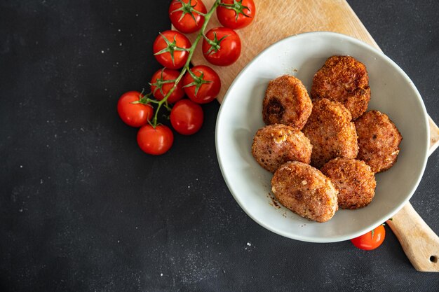 котлета мясо свинина говядина курица свежая еда еда закуска приготовленная на столе копия космическая еда