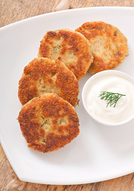 Cutlets cauliflower with fennel, garlic and cheese sauce