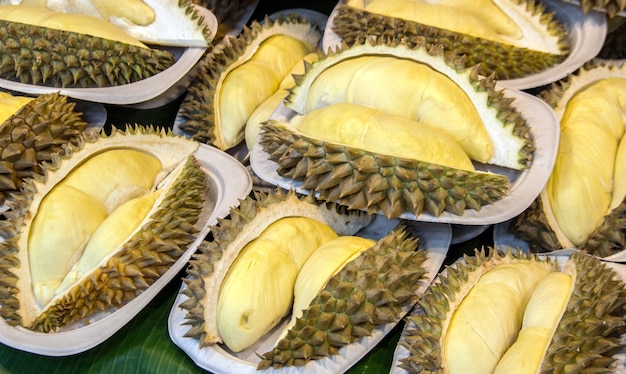 Фото Режущие плоды durian на ackage