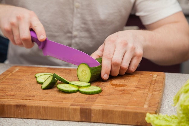 写真 サラダ用野菜のカット