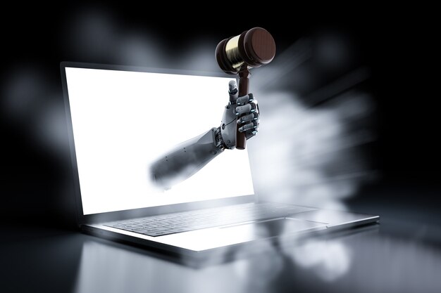 Концепция кибер-права с роботизированной рукой, держащей молоток судьи из ноутбука