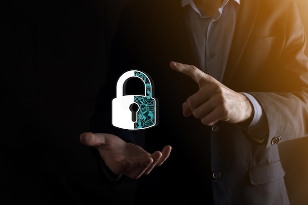 サイバーセキュリティネットワークパドロックアイコンとインターネットテクノロジーネットワーキングデータを保護するビジネスマン個人情報仮想インターフェースデータ保護プライバシーの概念gdpreudigital犯罪
