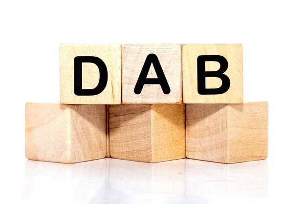 Фото Надпись dab на деревянных кубиках на белом фоне