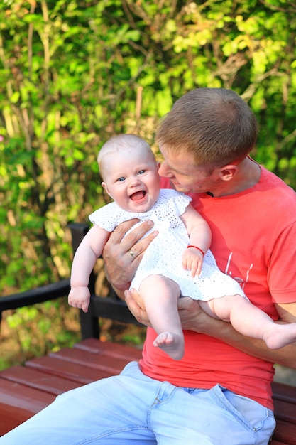 Photo dad and daughter in the park.