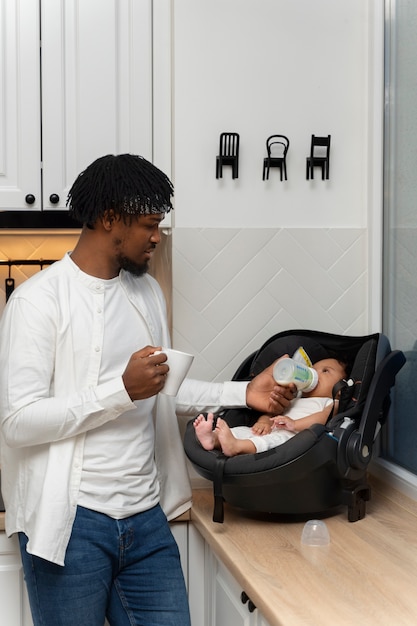 Photo dad feeding his baby