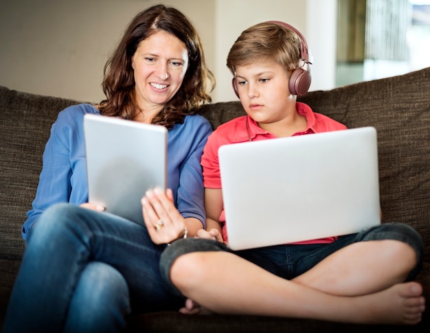 Dagelijkse levensstijl van Kaukasische familie shoot