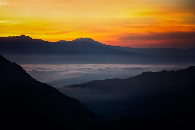 Dageraad over Gunung Bromo op Java