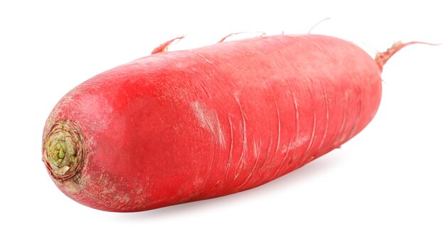 Daikon rauw rood op een witte achtergrond geïsoleerd