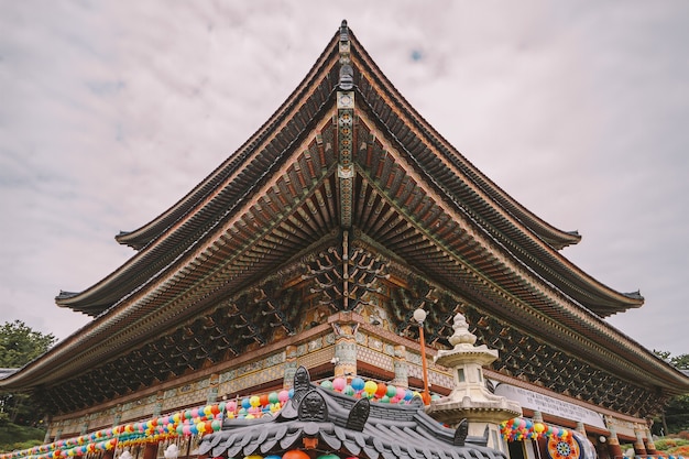 Dakdetail bij Yakcheonsa-tempel. Jeju, Zuid-Korea.