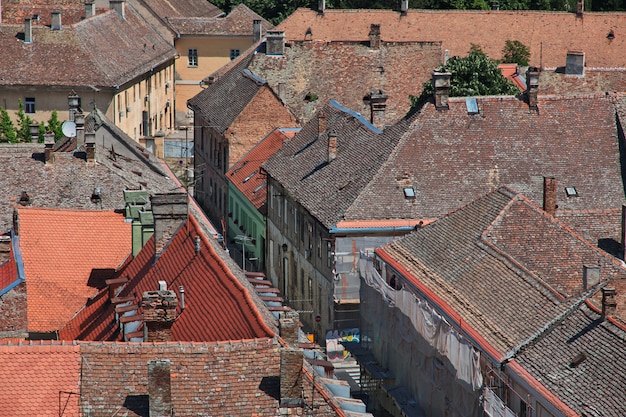 Daken in de droevige stad van Novi, Servië