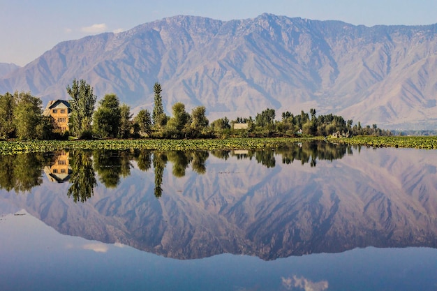 Dal lake in srinagar, jammu and kashmir. beautiful mountain\
range reflecting in the water