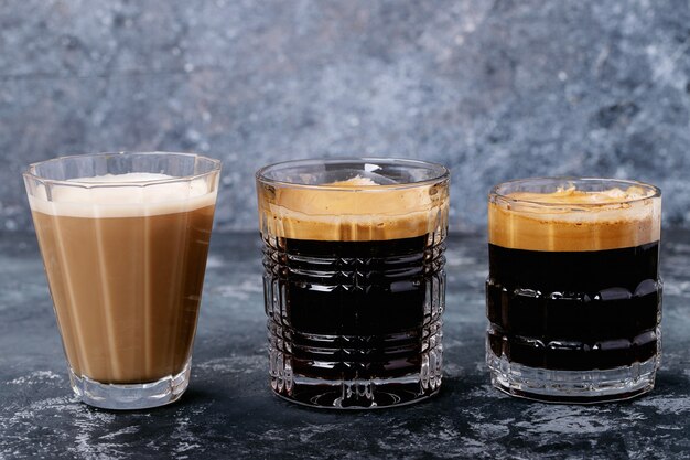 Photo dalgona frothy coffee trend korean drink latte espresso