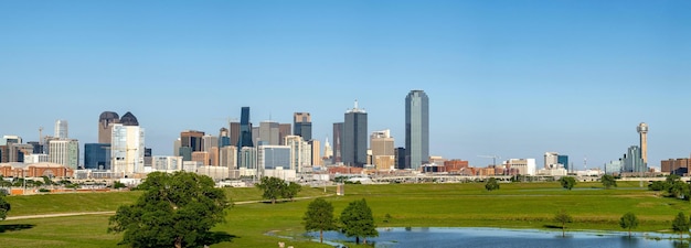 Foto immagine aerea 4k di dallas splendor del bellissimo skyline blu e degli edifici a dallas, texas