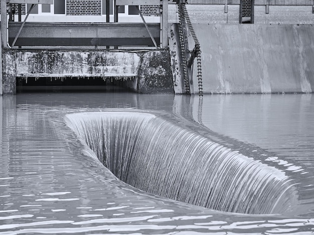 Dam op de rivier