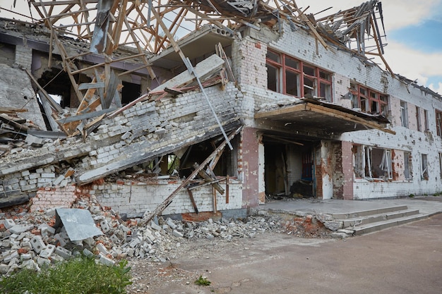 Photo damaged ruined houses in chernihiv near kyiv on north of ukraine