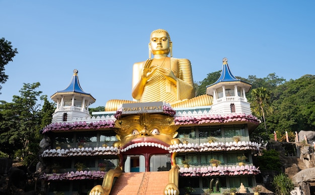 Фото Золотой храм дамбуллы, шри-ланка