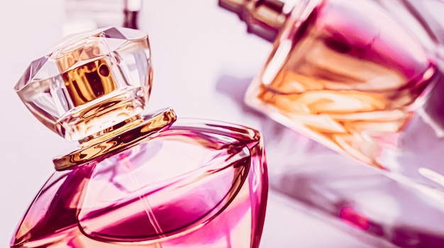 Dames parfum roze cologne fles als vintage geur eau de parfum als vakantie cadeau luxe parfum...