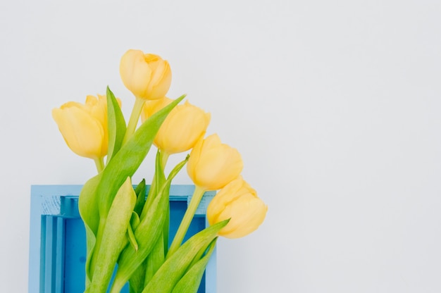 Dames vakantie gele lente tulpen blauwe houten kartendoos