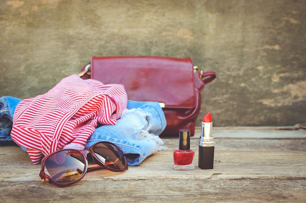 Dames zomerkleding en cosmetica