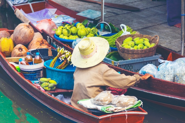 Damnoen saduak drijvende markt