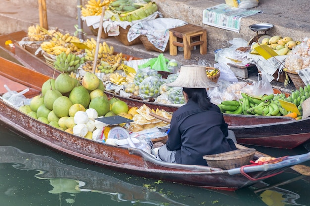 Photo damnoen saduak floating market