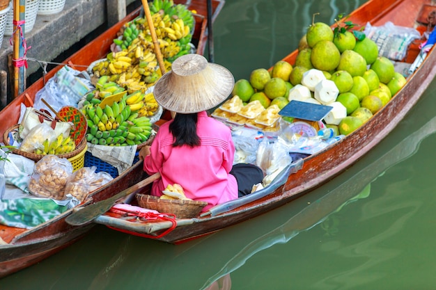 Photo damnoen saduak floating market