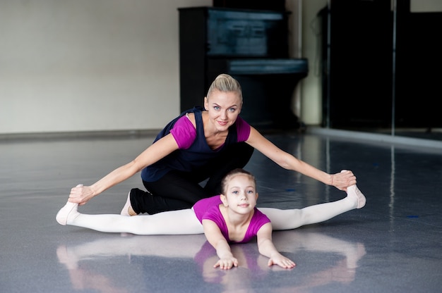 Istruttore di danza, bambini, stretching, coreografia