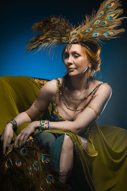 Photo dancer in exotic costume