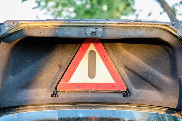 Photo the danger warning sign on the lid of an old car the concept of replacing a car with a safe one