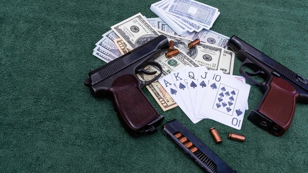 Фото Опасные азартные игры на деньги с местом для текста