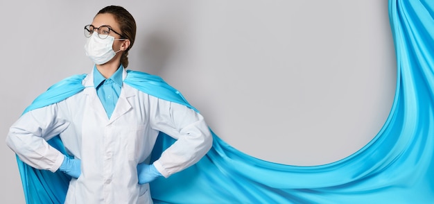 Dappere vrouwelijke superheldendokter zal ons helpen in de strijd tegen de viruspandemie