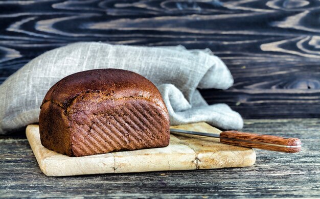 dark bread and knife