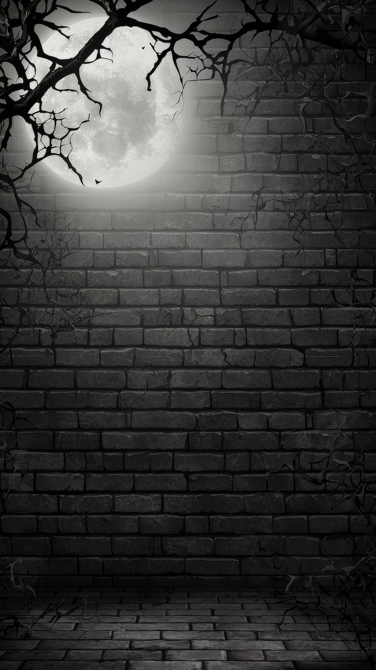 Photo dark brick wall with full moon and bare branches