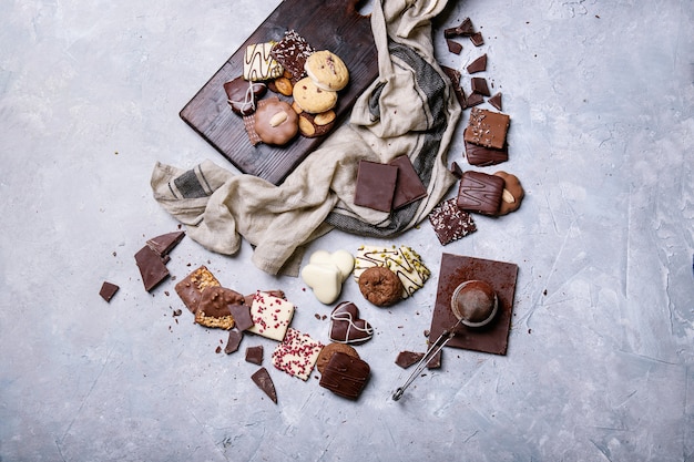 写真 ダークチョコレートとキャンディー