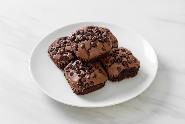 Dark chocolate brownies topped by chocolate chips