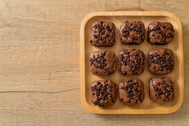 Dark chocolate brownies topped by chocolate chips