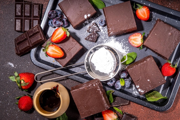 Dark chocolate brownies with berry