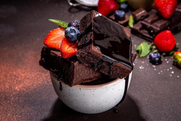 Dark chocolate brownies with berry