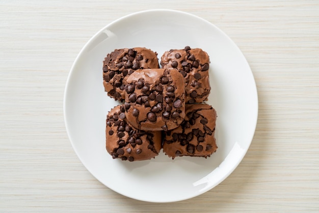 dark chocolate brownies with chocolate chips on top