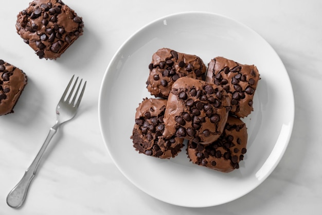 dark chocolate brownies with chocolate chips on top