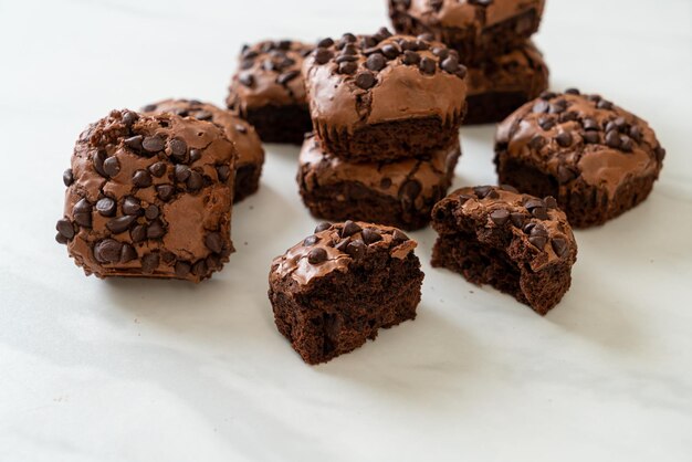 Dark chocolate brownies with chocolate chips on top