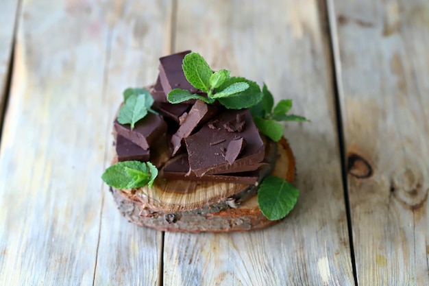 Dark chocolate pieces and fresh mint leaves