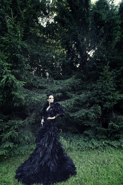 Photo dark queen in park