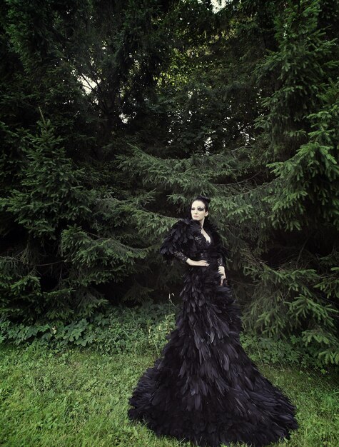 Photo dark queen in park