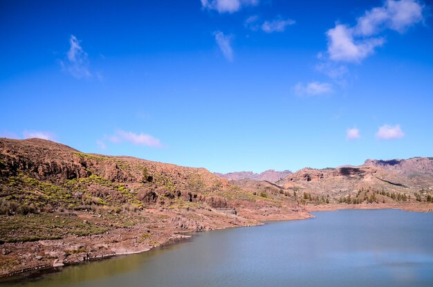 Photo dark water lake in gran canaria