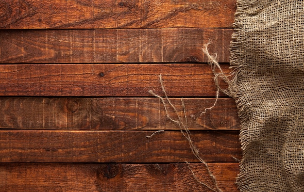 Legno scuro con vecchia trama di tela, vista dall'alto