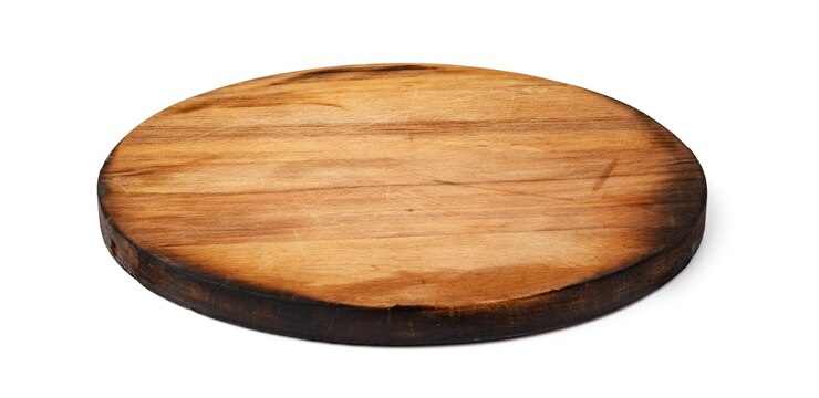 Photo dark wooden cutting board on white background