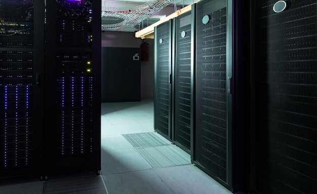 Photo data center with multiple rows of fully operational server racks. modern cloud computing technology concept.