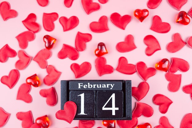 Photo date of february 14 and red hearts. valentines day background